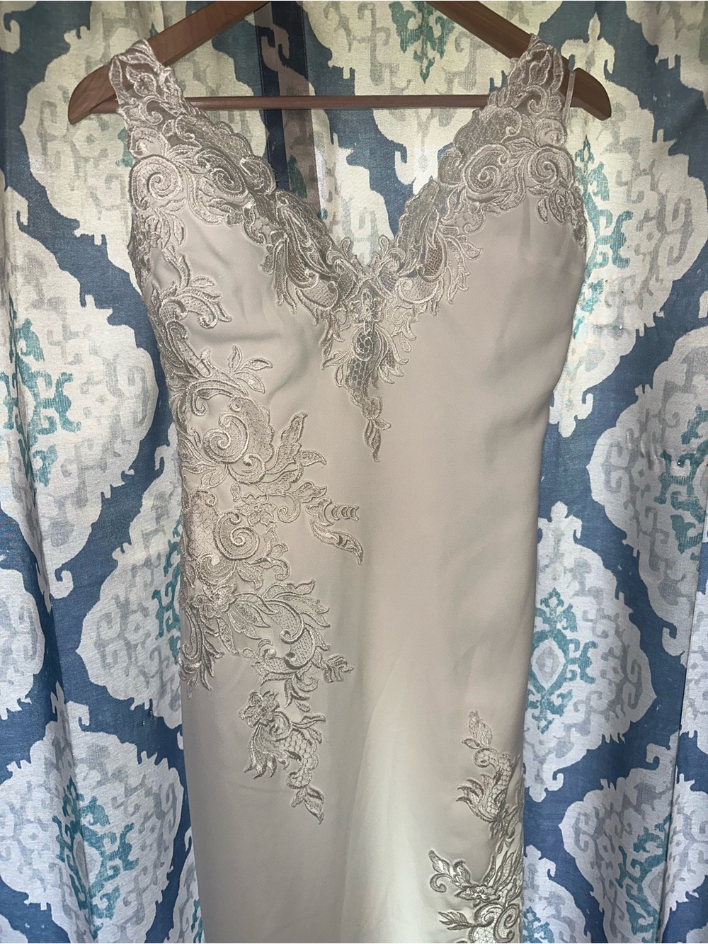 Pronovias Barcelona Ivory Lace Sheath Wedding Dress|Bustle Train|Back Buttons